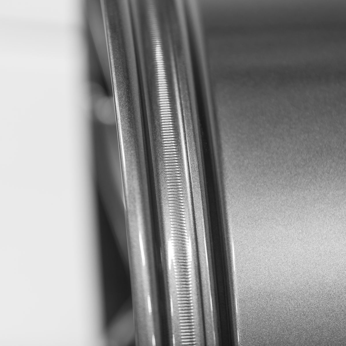 Aspira AV-5 gun metal close view of wheel trends
